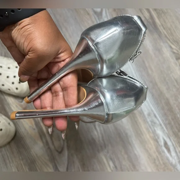 NWOB Silver Pretty Little Thing Square Toe Heel sz 9 - Picture 5 of 6